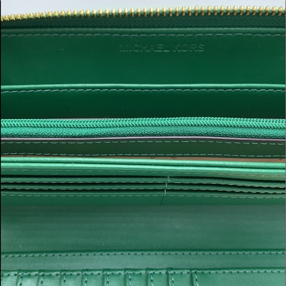 MICHAEL KORS JET SET TRAVEL LARGE CONTINENTAL WRISTLET WALLET FERN GREEN… - Picture 4 of 16